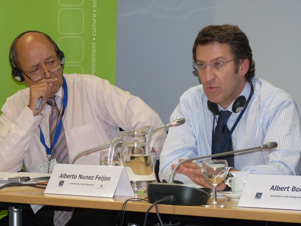 El Presidente de la Xunta, Alberto Núñez Feijóo, junto a Jean-Yves Le Drian, Presidente de Bretaña, en Bruselas.