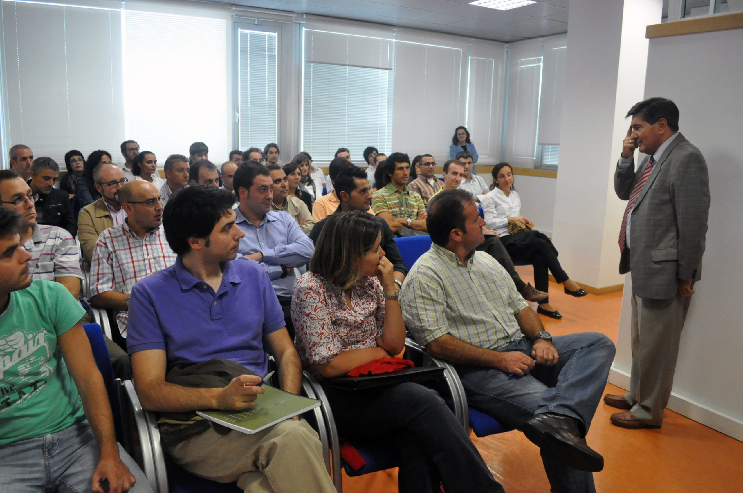 El Director de la UCC, Pedro Piñeiro, durante la bienvenida del Programa.