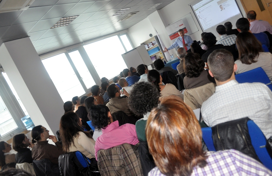 Imagen de la charla impartida por el Director de Marketing de la marca Citroën.