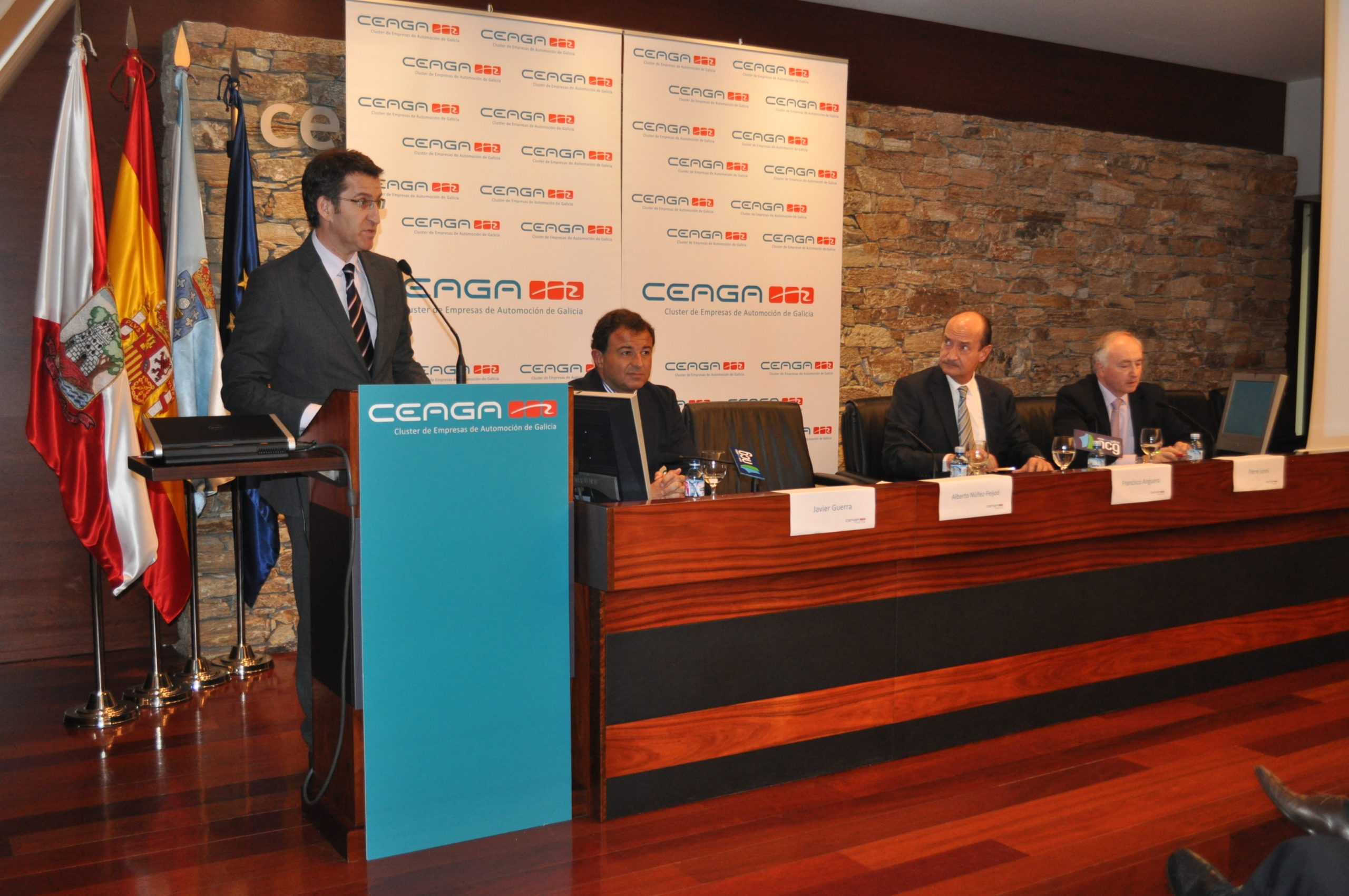 El Presidente de la Xunta de Galicia, Alberto Núñez Feijóo, durante su intervención en la Asamblea de CEAGA.