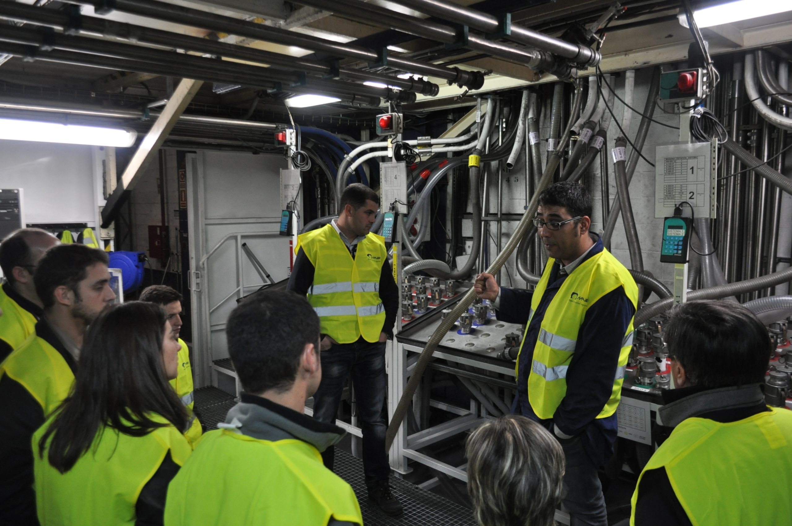 Los alumnos de la tercera edición del GDNP durante la visita a Maier Ferroplast.