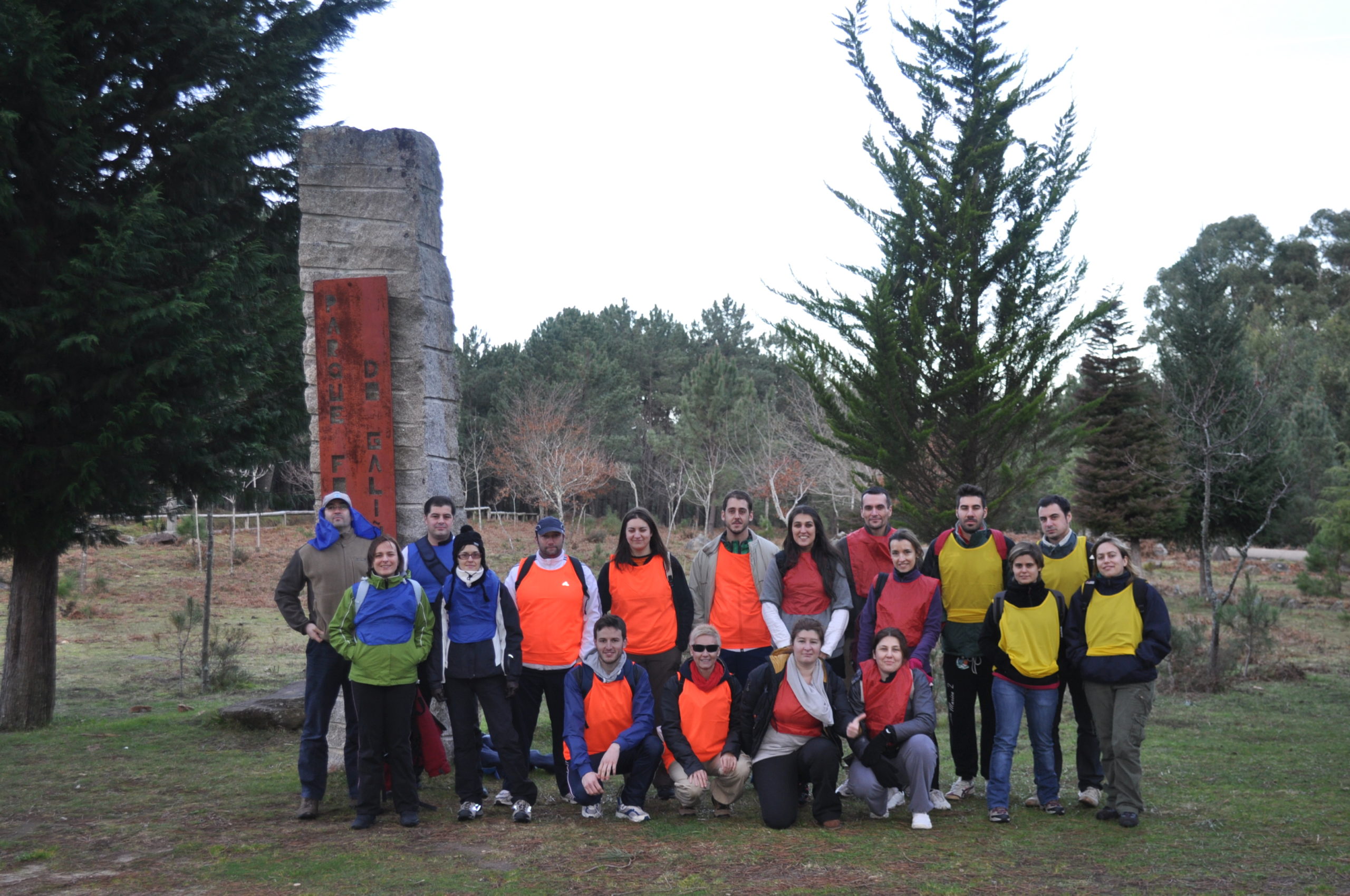 Foto de grupo de los participantes en esta actividad ”outdoor”.
