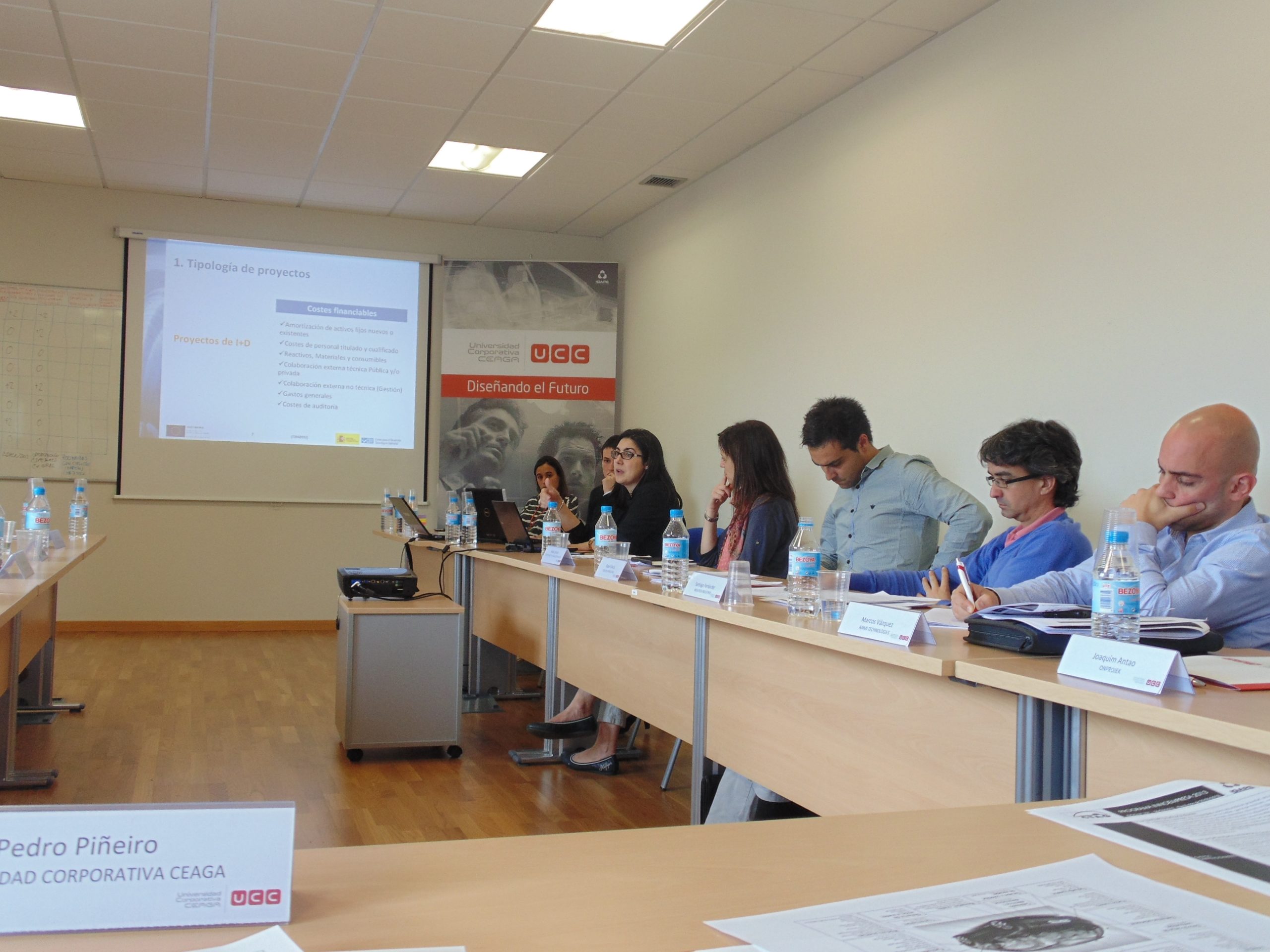 Ana Paul, Directora de Innovación Tecnológica del CTAG, anima a las empresas participantes a la realización de proyectos cooperativos durante su ponencia.