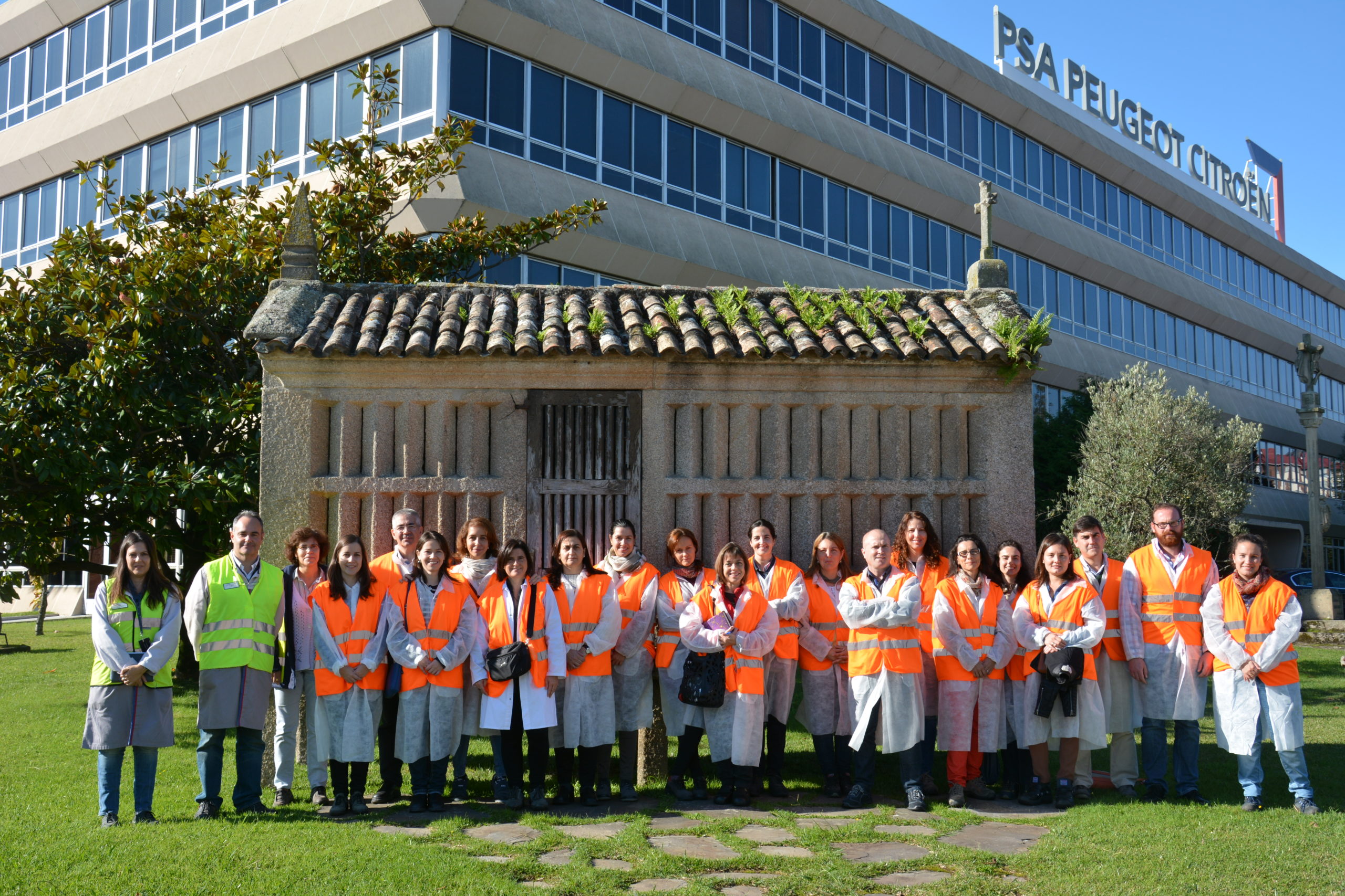 Imagen de la visita a la planta de PSA Peugeot Citroën.