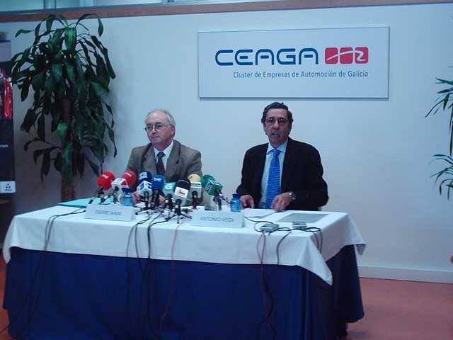 Pierre Ianni, Director de PSA Peugeot Citroën-Centro de Vigo y Antonio Vega, Presidente de CEAGA